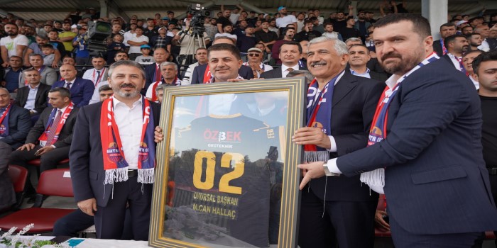 Kahta 02 Spor’dan Başkan Hallaç’a ‘Onursal Başkanlık’ ünvanı